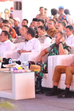 Panen Jagung Bersama Mentan RI Dan Petani di Desa Bolli, Kapolri Sampaikan Ini