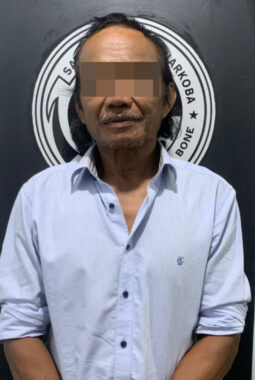 Satresnarkoba Polres Bone Amankan Seorang Pria Lansia Diduga Pengguna Narkotika