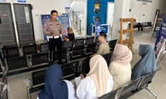 Polantas Menyapa, Polantas Bone Beri Tips Aman Berkendara Kepada Pemohon SIM