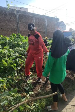 Masyarakat Panyula melakukan kebersihan untuk antisipasi terjadinya banjir