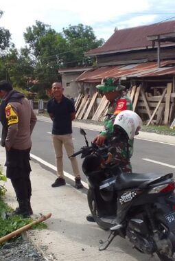 Lurah Panyula Turun Langsung Beri Semangat Satgas dalam Aksi Bersih-Bersih Lingkungan