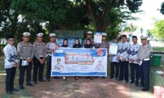 Polantas Menyapa: Satlantas Polres Bone Sosialisasi Tertib Lalu Lintas dan Ops Zebra 2025 Kepada Warga