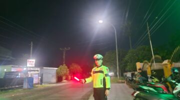 Demi Kelancaran Ibadah Tarawih, Polantas Bone Pam Gatur di Sejumlah Masjid