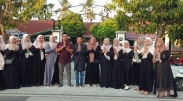 Siswa UPT SDN 21 Panyula Berbagi Takjil di Hari ke-23 Ramadan 1447 H