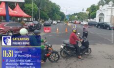 Gatur Lalu Lintas, Polantas Bone Pastikan Arus Kendaraan Lancar dan Tertib