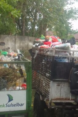 Gaji Belum Dibayar, Satgas Kebersihan di Bone Mengeluh dan Kecewa.