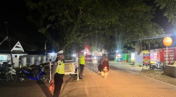 Satlantas Polres Bone Atur Lalu Lintas Demi Lancarnya Keberangkatan Jemaah Haji 2026