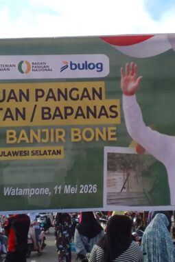 Mentan RI Andi Amran Sulaiman Turun Langsung ke Panyula, Salurkan Bantuan Pangan Rp9 Miliar untuk Korban Banjir Bone