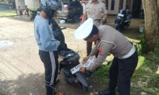 Satlantas Polres Bone Edukasi Pengendara Tanpa Plat Nomor Kendaraan