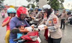 Aksi Sosial Polantas Bone Berbagi Makanan Hingga Edukasi Pengguna Jalan Dan Tukang Becak