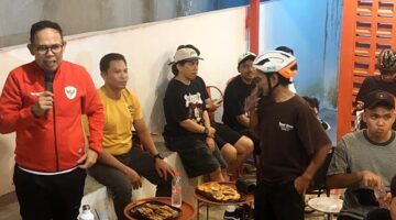 Ratusan Pesepeda Ramaikan Gowes Malam Crue Cafe, Wabup Bone Ajak Masyarakat Jadikan Olahraga Sebagai Gaya Hidup