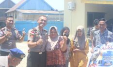 Wujud Polisi Bersama Masyarakat, Polres Bone Salurkan Air Bersih Untuk Masyarakat Pesisir